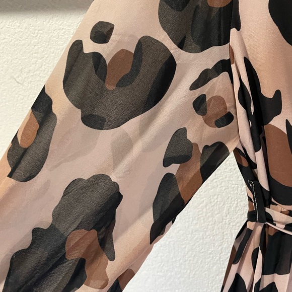 Pretty Leopard Print Crossover Dress w/belt - Picture 3 of 5